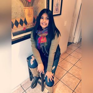 Meet your Posher, Claudia